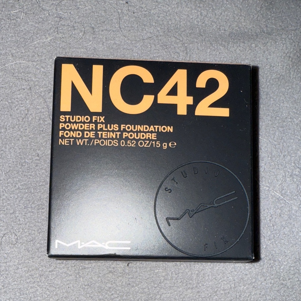 MAC Cosmetics Studio Fix Powder Plus Foundation NC42- OLD FORMULA